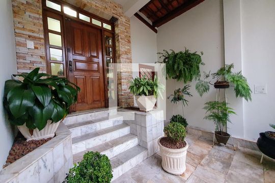 Casa à venda com 4 quartos, 325m² em Santa Rosa, Belo Horizonte