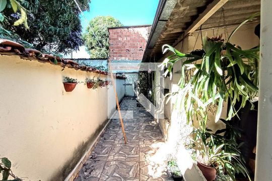 Casa à venda com 4 quartos, 310m² em Glória, Belo Horizonte