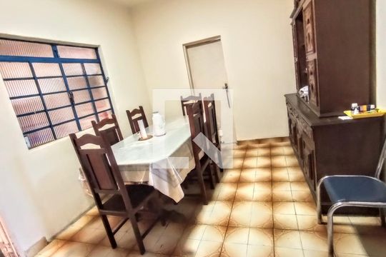 Casa à venda com 4 quartos, 310m² em Glória, Belo Horizonte