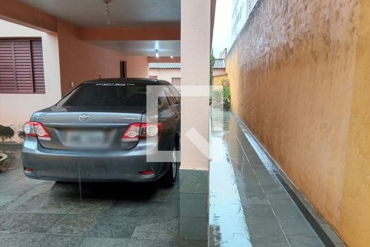 Casa à venda com 4 quartos, 236m² em Castelo, Belo Horizonte