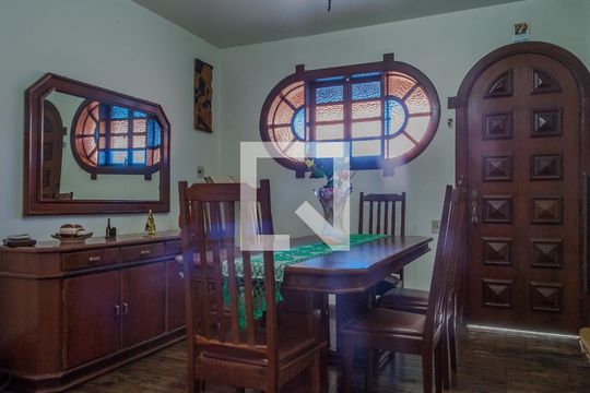Casa à venda com 3 quartos, 209m² em Renascença, Belo Horizonte