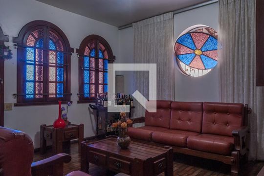 Casa à venda com 3 quartos, 209m² em Renascença, Belo Horizonte