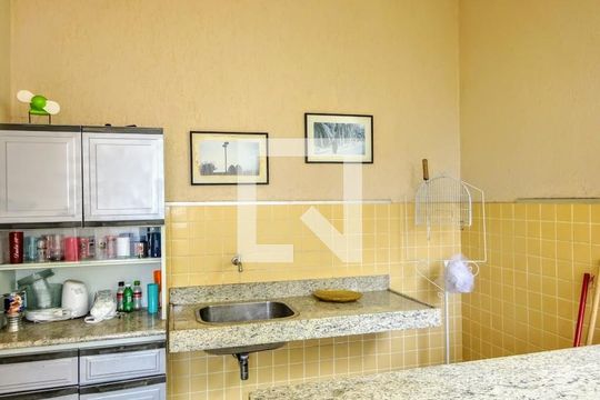Casa à venda com 4 quartos, 326m² em Nova Suíssa, Belo Horizonte