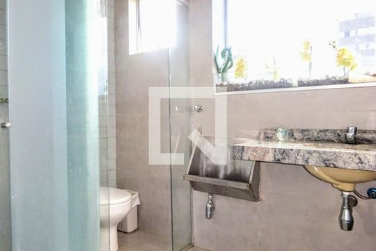 Casa à venda com 4 quartos, 326m² em Nova Suíssa, Belo Horizonte