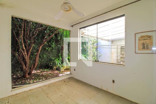 Casa à venda com 7 quartos, 559m² em Prado, Belo Horizonte