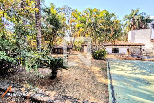 Casa à venda com 5 quartos, 1800m² em Bandeirantes (Pampulha), Belo Horizonte