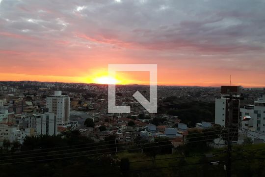 Casa à venda com 4 quartos, 384m² em Fernão Dias, Belo Horizonte