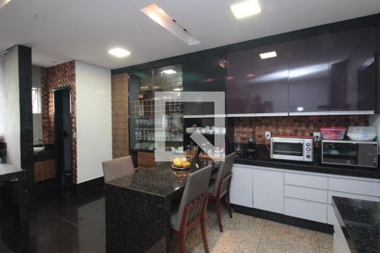 Apartamento à venda com 4 quartos, 175m² em Santa Lúcia, Belo Horizonte