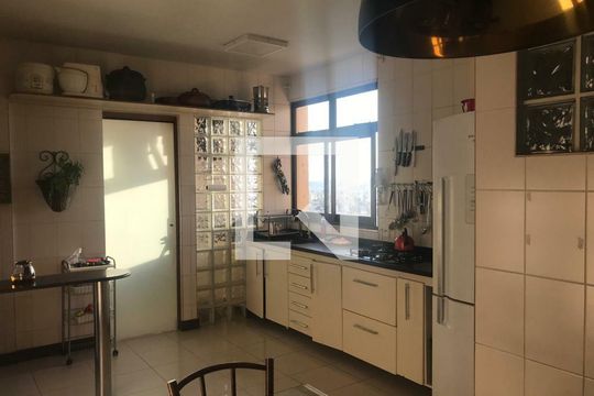 Apartamento para alugar com 4 quartos, 160m² em Barro Preto, Belo Horizonte