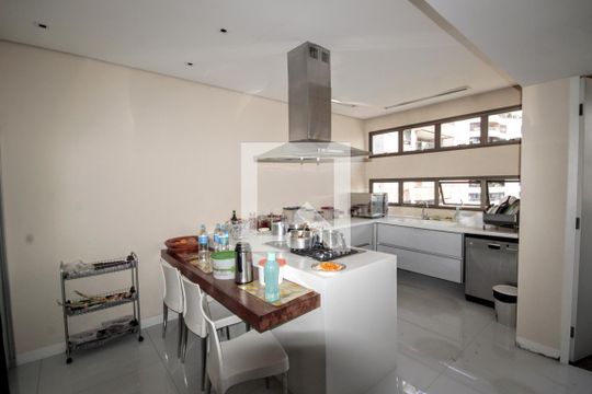Apartamento à venda com 4 quartos, 310m² em Lourdes, Belo Horizonte