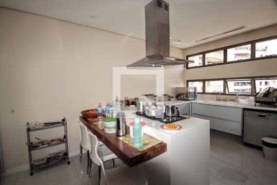 Apartamento à venda com 4 quartos, 310m² em Lourdes, Belo Horizonte