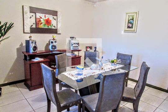 Casa à venda com 3 quartos, 400m² em Cachoeirinha, Belo Horizonte