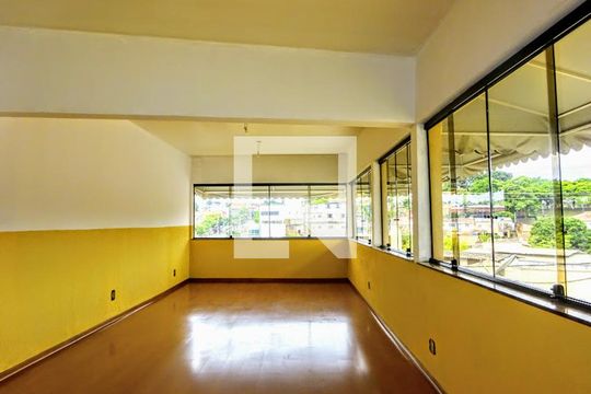 Casa à venda com 5 quartos, 330m² em Betânia, Belo Horizonte