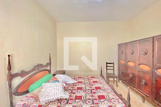Casa à venda com 4 quartos, 204m² em Santa Efigênia, Belo Horizonte