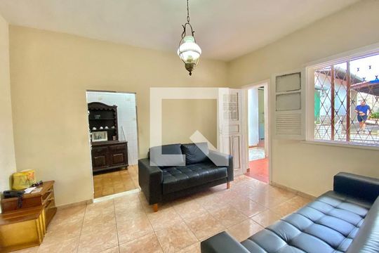 Casa à venda com 4 quartos, 204m² em Santa Efigênia, Belo Horizonte