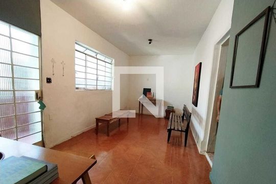 Casa à venda com 5 quartos, 240m² em Santa Cruz, Belo Horizonte