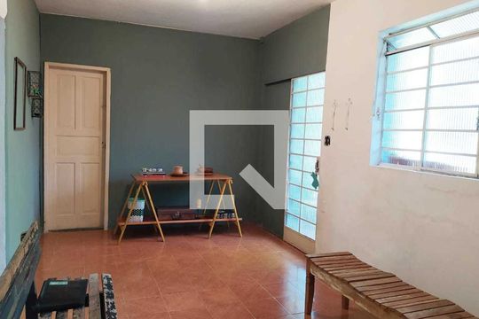 Casa à venda com 5 quartos, 240m² em Santa Cruz, Belo Horizonte