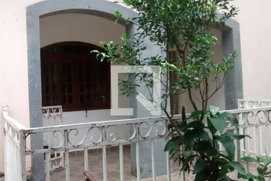 Casa à venda com 4 quartos, 400m² em Santo Antônio, Belo Horizonte