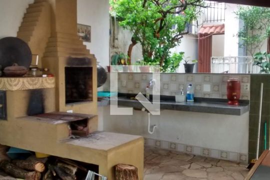 Casa à venda com 4 quartos, 400m² em Santo Antônio, Belo Horizonte