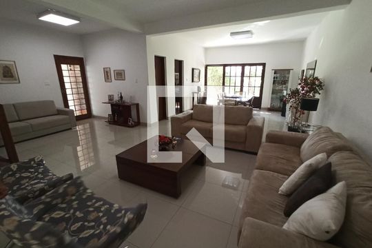 Casa à venda com 5 quartos, 291m² em Ouro Preto, Belo Horizonte