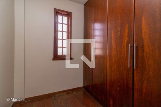 Casa para alugar com 7 quartos, 420m² em Palmares, Belo Horizonte