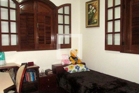 Casa à venda com 3 quartos, 360m² em Nova Cachoeirinha, Belo Horizonte