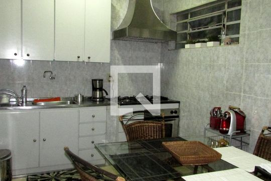 Casa à venda com 3 quartos, 360m² em Nova Cachoeirinha, Belo Horizonte