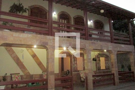 Casa à venda com 3 quartos, 360m² em Nova Cachoeirinha, Belo Horizonte