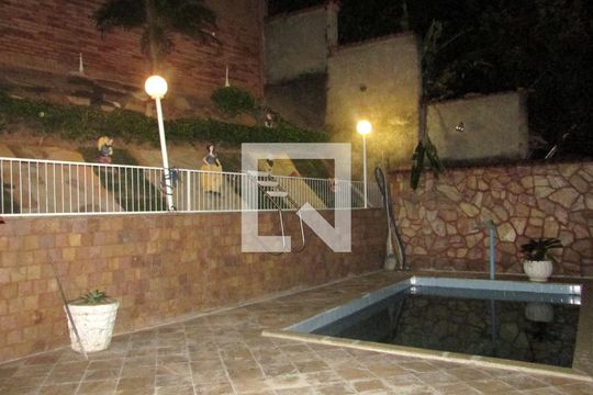 Casa à venda com 3 quartos, 360m² em Nova Cachoeirinha, Belo Horizonte