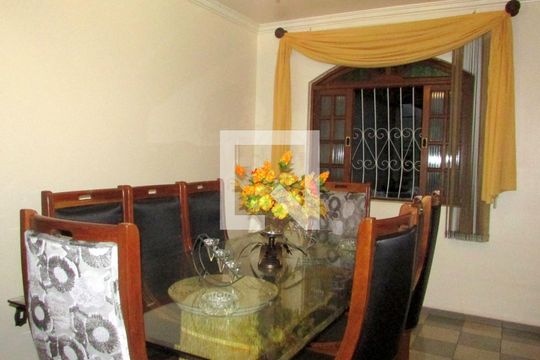Casa à venda com 3 quartos, 360m² em Nova Cachoeirinha, Belo Horizonte