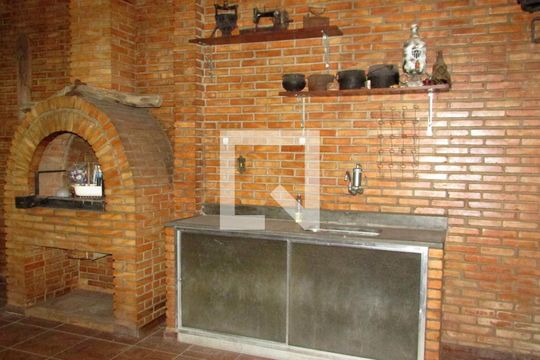 Casa à venda com 3 quartos, 360m² em Nova Cachoeirinha, Belo Horizonte