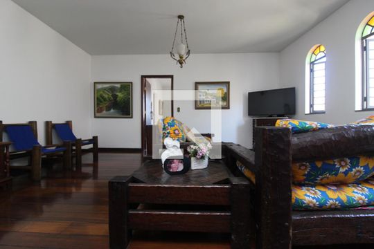 Casa à venda com 6 quartos, 320m² em Havaí, Belo Horizonte