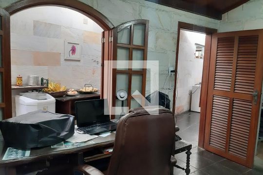 Casa à venda com 5 quartos, 436m² em Santa Amélia, Belo Horizonte