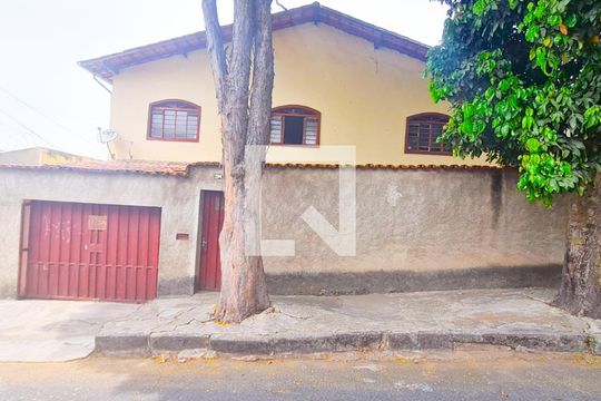 Casa à venda com 7 quartos, 268m² em Santa Terezinha, Belo Horizonte