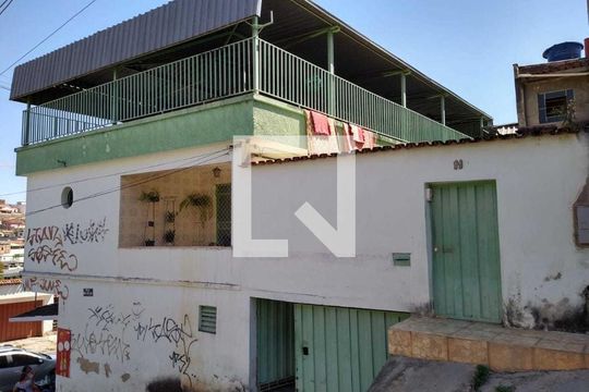 Casa à venda com 3 quartos, 306m² em Santa Cruz, Belo Horizonte