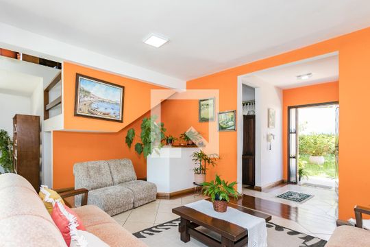 Sala de Estar de casa para alugar com 3 quartos, 306m² em Vila Oliveira, Mogi das Cruzes