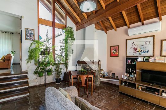 Sala de Lareira de casa para alugar com 3 quartos, 306m² em Vila Oliveira, Mogi das Cruzes