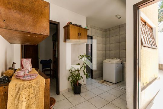 Área de Serviço de casa para alugar com 3 quartos, 306m² em Vila Oliveira, Mogi das Cruzes