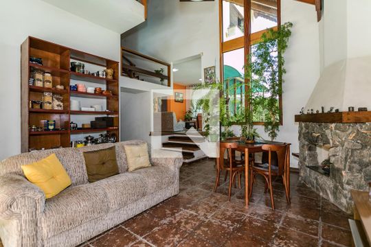 Sala de Lareira de casa para alugar com 3 quartos, 306m² em Vila Oliveira, Mogi das Cruzes