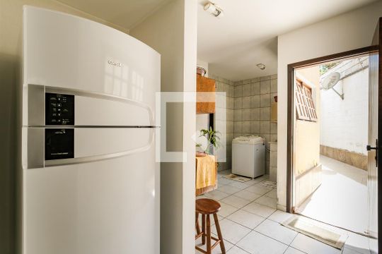 Área de Serviço de casa para alugar com 3 quartos, 306m² em Vila Oliveira, Mogi das Cruzes