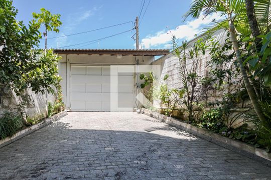 Fachada de casa para alugar com 3 quartos, 306m² em Vila Oliveira, Mogi das Cruzes