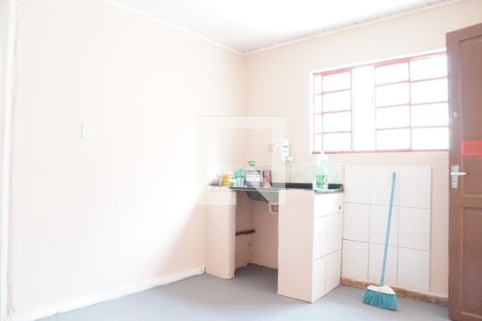 Cozinha de casa para alugar com 1 quarto, 45m² em Parque Maria Domitila, São Paulo