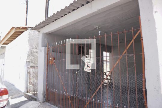 Fachada de casa para alugar com 1 quarto, 45m² em Parque Maria Domitila, São Paulo