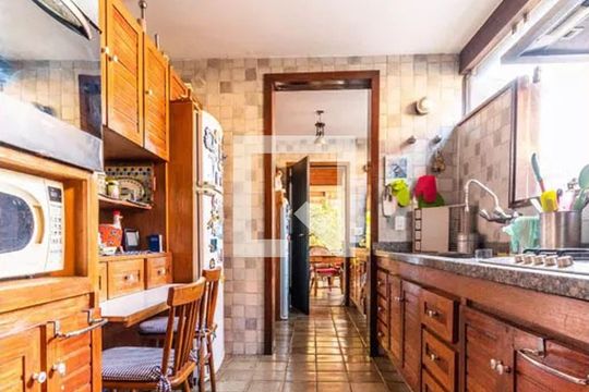 Cozinha de casa à venda com 5 quartos, 405m² em Alto de Pinheiros, São Paulo