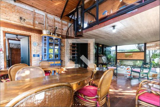 Casa à venda com 5 quartos, 405m² em Alto de Pinheiros, São Paulo