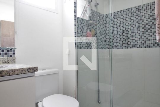 Banheiro da suíte de apartamento à venda com 2 quartos, 67m² em Vila Andrade, São Paulo