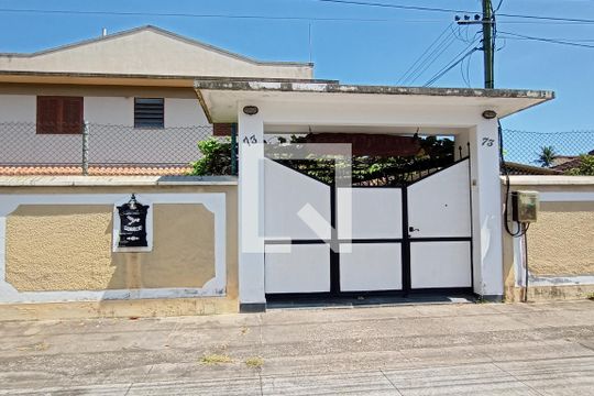 Fachada  de casa à venda com 8 quartos, 680m² em Anil, Rio de Janeiro