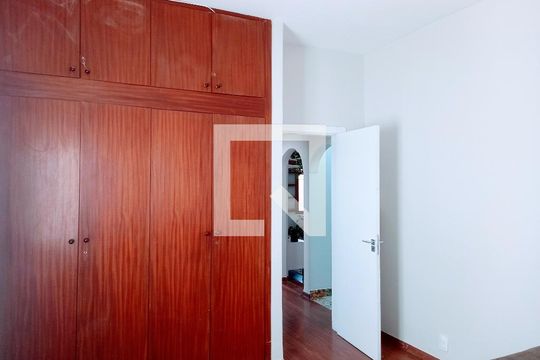 Casa à venda com 3 quartos, 360m² em Jaraguá, Belo Horizonte