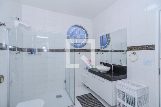 Casa à venda com 4 quartos, 257m² em Planalto, Belo Horizonte
