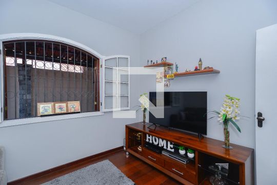 Casa à venda com 4 quartos, 257m² em Planalto, Belo Horizonte